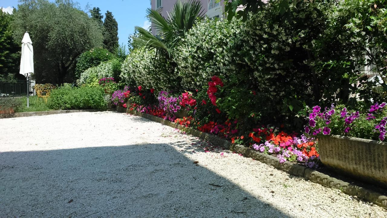 Appartamento Villa Margherita เดเซนซาโนเดลการ์ดา ภายนอก รูปภาพ