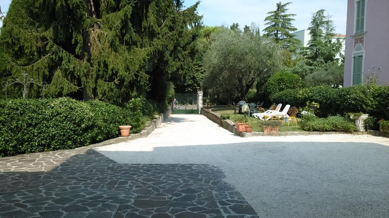 Appartamento Villa Margherita เดเซนซาโนเดลการ์ดา ภายนอก รูปภาพ